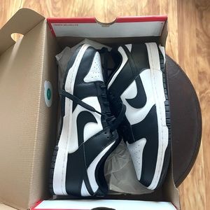 NIKE DUNK LOW RETRO PANDA 9.5 MENS. BRAND NEW, NEVER WORN WITH RECEIPT!